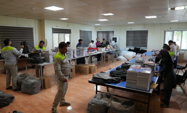 اهدای نوشت‌افزار پالایشگاه بیدبلند